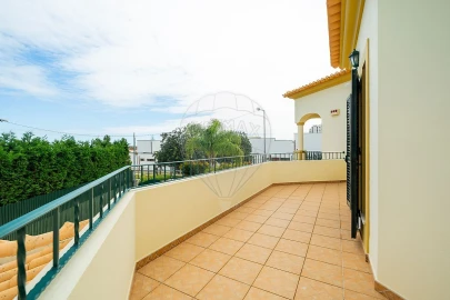 Moradia T5 para Venda em Albufeira e Olhos de Água
