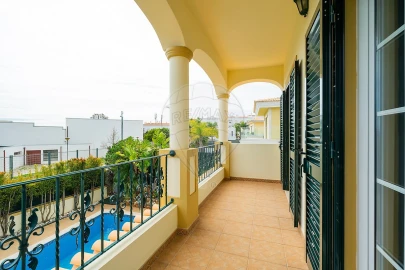 Moradia T5 para Venda em Albufeira e Olhos de Água