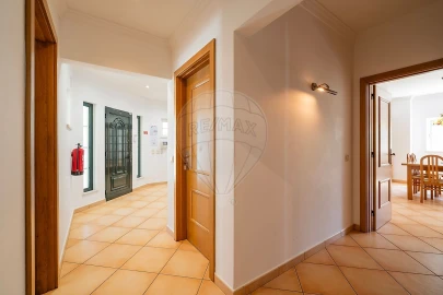 Moradia T5 para Venda em Albufeira e Olhos de Água