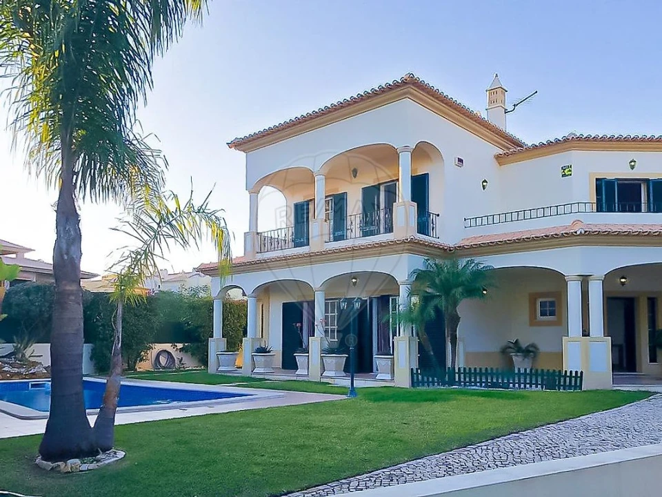 Moradia T5 para Venda em Albufeira e Olhos de Água Foto 1