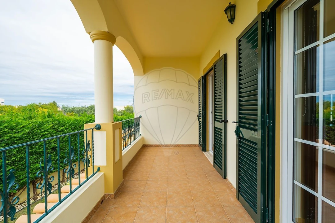Moradia T5 para Venda em Albufeira e Olhos de Água Foto 3