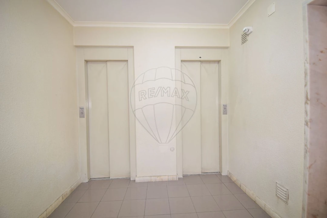 Loja para Venda em Rio de Mouro Foto 19