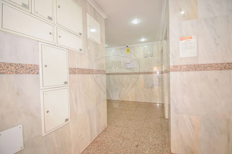 Loja para Venda em Rio de Mouro Foto 18