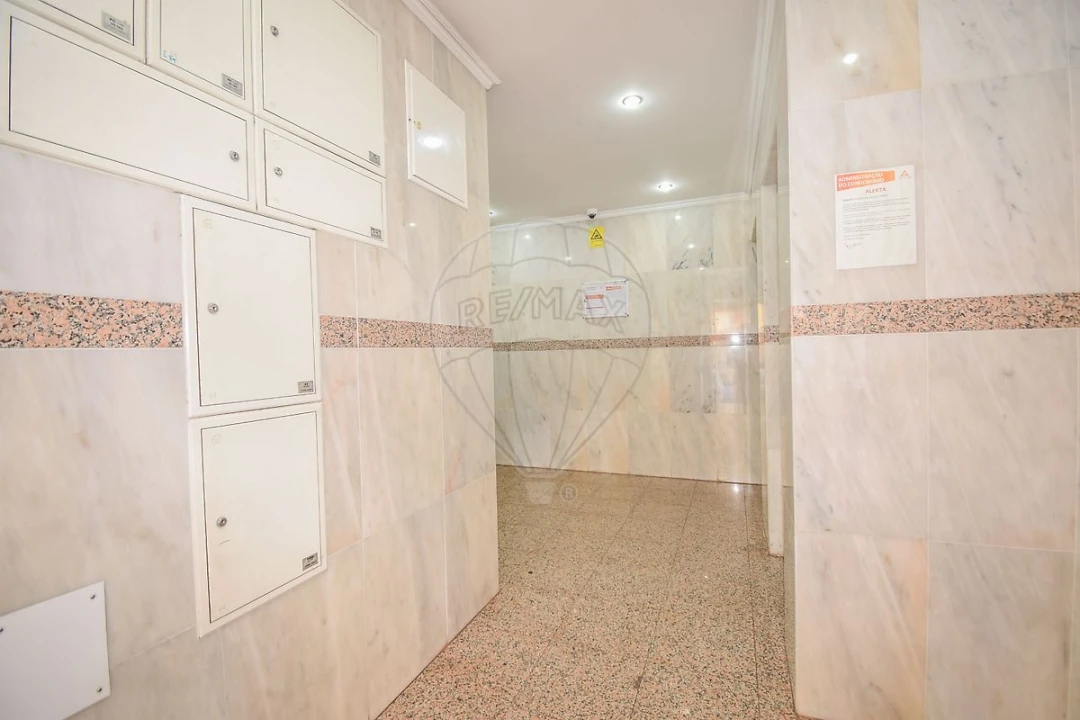 Loja para Venda em Rio de Mouro Foto 18