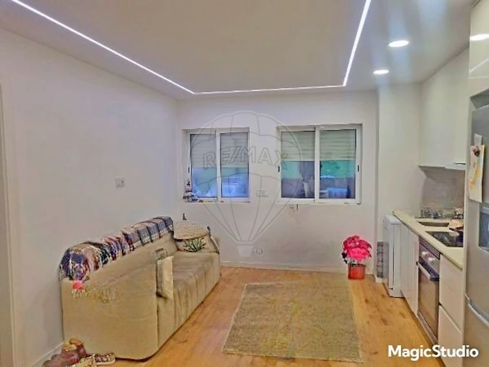 Apartamento T1 para Venda em Rio de Mouro Foto 3