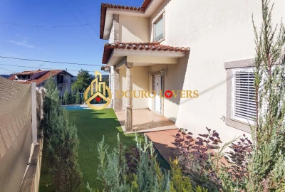 Moradia T4 para Venda em Ferreira