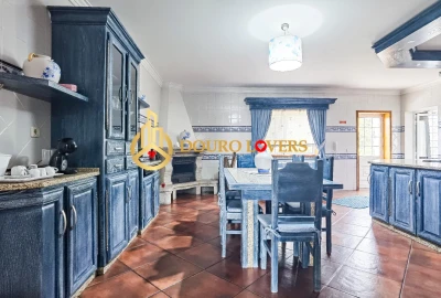 Moradia T4 para Venda em Ferreira