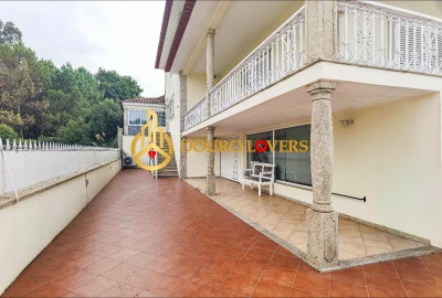 Moradia T4 para Venda em Ferreira