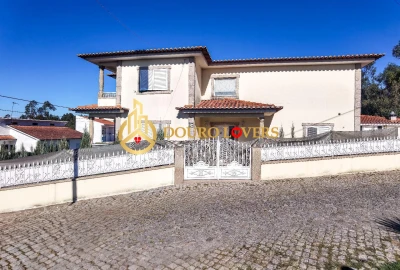 Moradia T4 para Venda em Ferreira