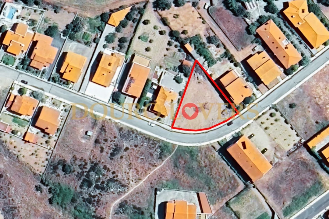 Terreno para Venda em Miranda do Douro Foto 3