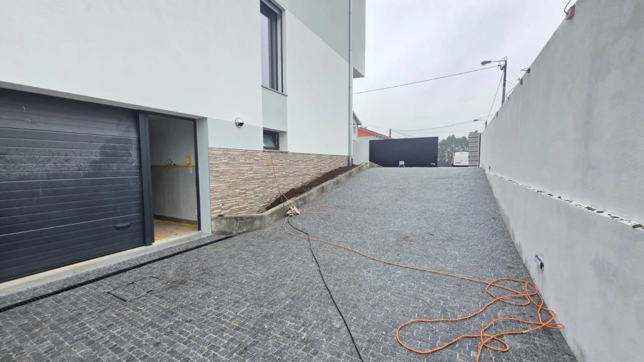 Moradia T4 para Venda em Aguas Santas Foto 37