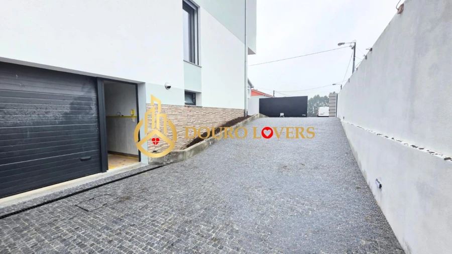 Moradia T4 para Venda em Aguas Santas Foto 29