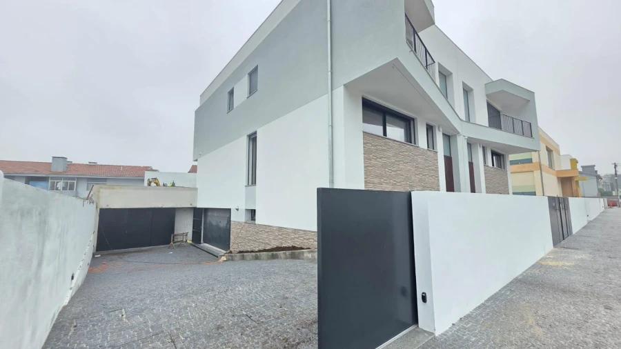 Moradia T4 para Venda em Aguas Santas Foto 40