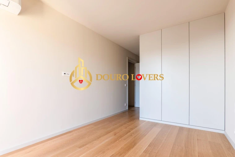 Apartamento T4 para Venda em Santa Marinha e São Pedro da Afurada Foto 6