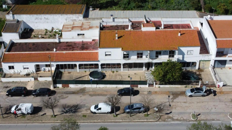 Moradia T6 para Venda em Estômbar e Parchal Foto 1