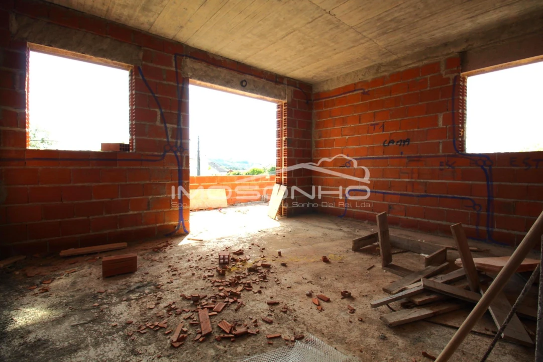 Moradia T4 para Venda em Colmeias e Memória Foto 11