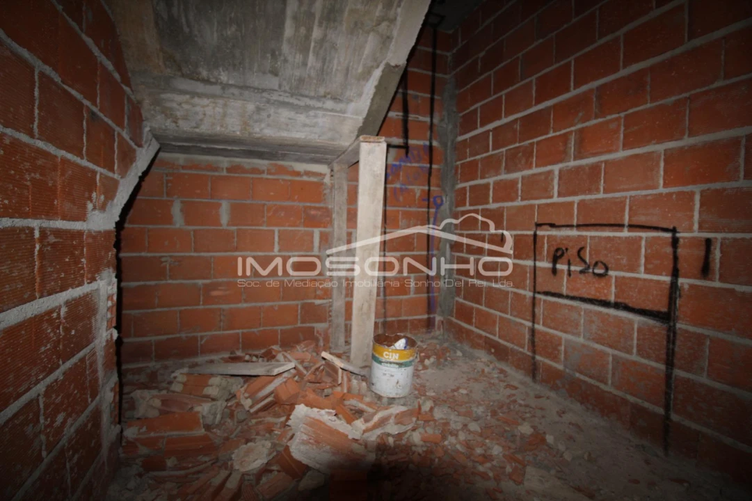 Moradia T4 para Venda em Colmeias e Memória Foto 9