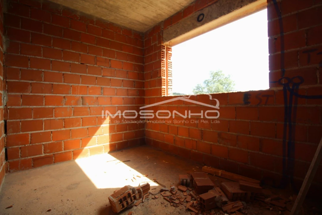 Moradia T4 para Venda em Colmeias e Memória Foto 13