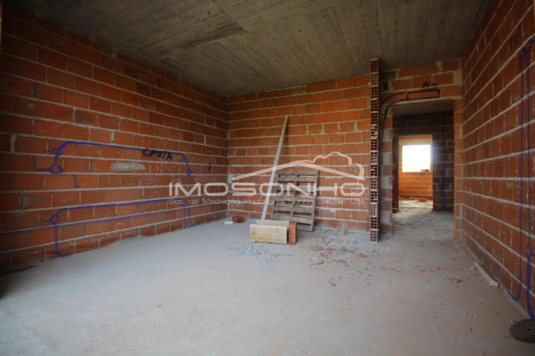 Moradia T4 para Venda em Colmeias e Memória Foto 17