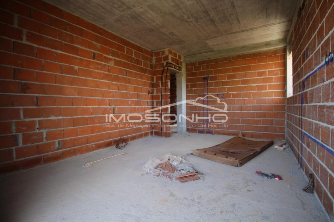 Moradia T4 para Venda em Colmeias e Memória Foto 18