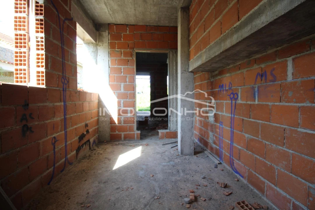 Moradia T4 para Venda em Colmeias e Memória Foto 22