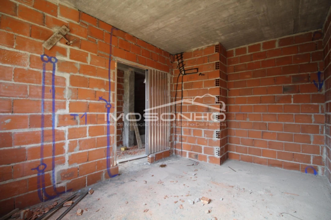 Moradia T4 para Venda em Colmeias e Memória Foto 3