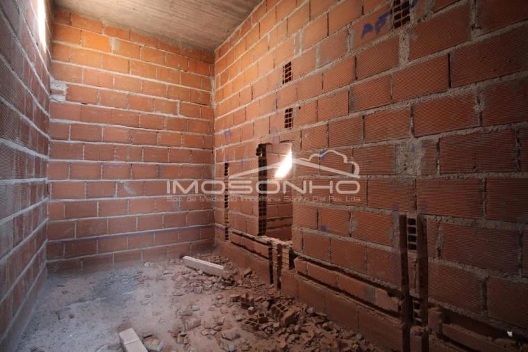 Moradia T4 para Venda em Colmeias e Memória Foto 14