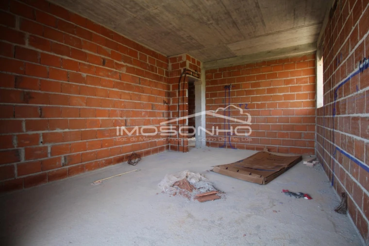 Moradia T4 para Venda em Colmeias e Memória Foto 18