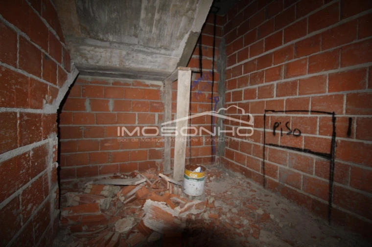 Moradia T4 para Venda em Colmeias e Memória Foto 9