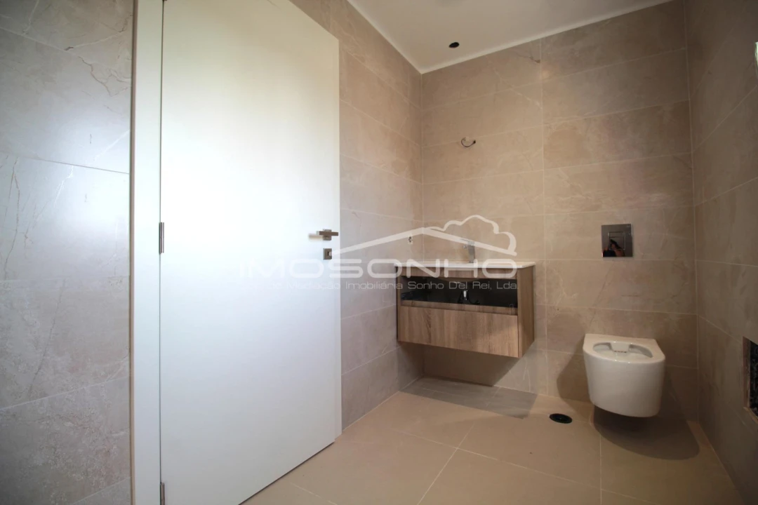 Moradia T4 para Venda em Batalha Foto 13