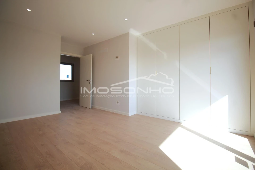 Moradia T4 para Venda em Batalha Foto 12