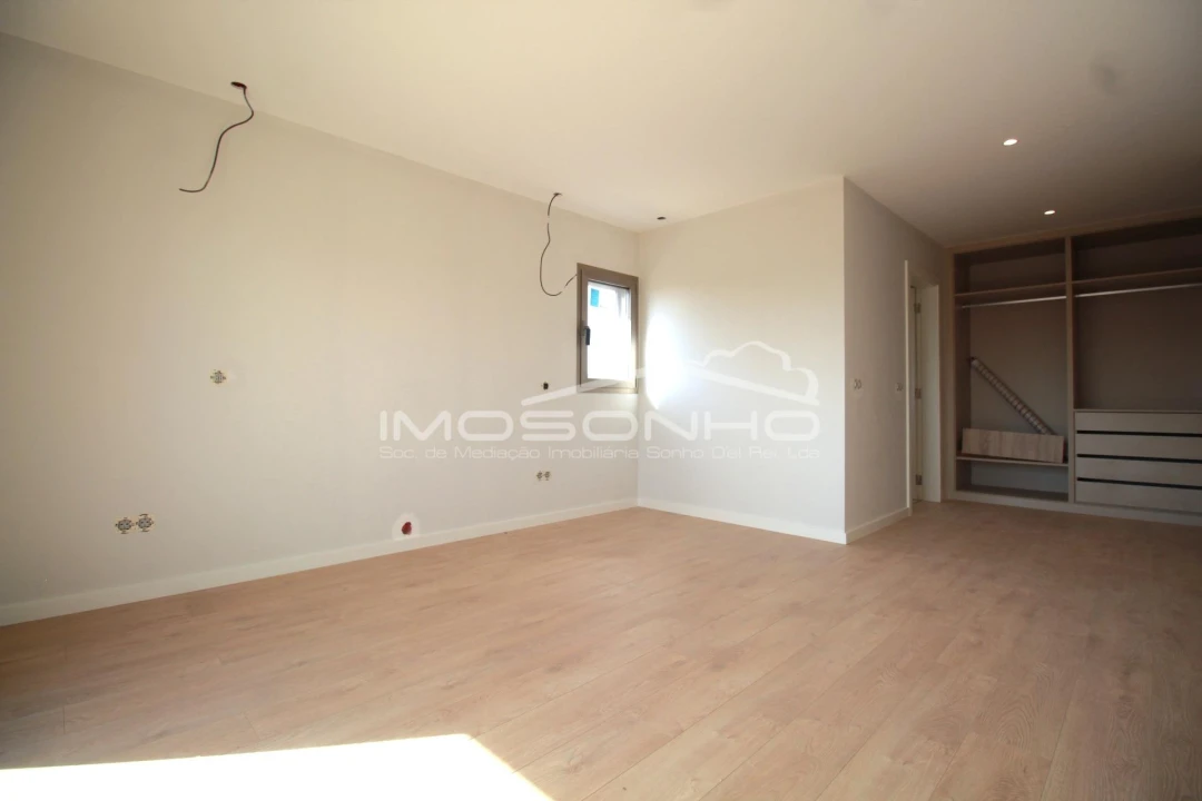 Moradia T4 para Venda em Batalha Foto 15