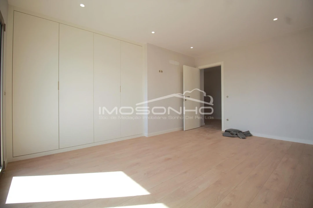 Moradia T4 para Venda em Batalha Foto 9