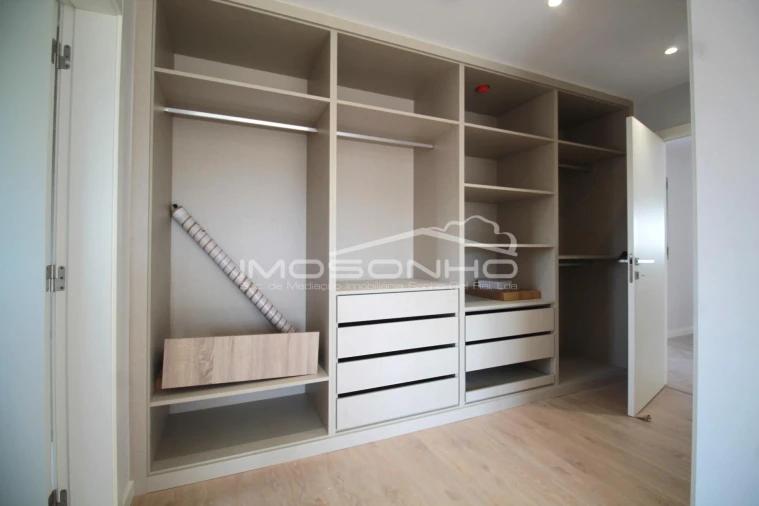 Moradia T4 para Venda em Batalha Foto 12