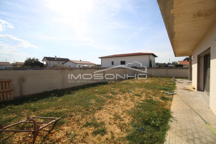 Moradia T4 para Venda em Batalha Foto 15