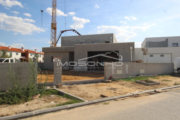 Moradia T4 para Venda em Batalha Foto 18