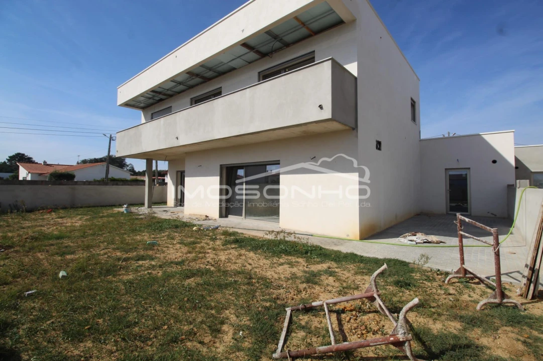 Moradia T4 para Venda em Batalha Foto 18