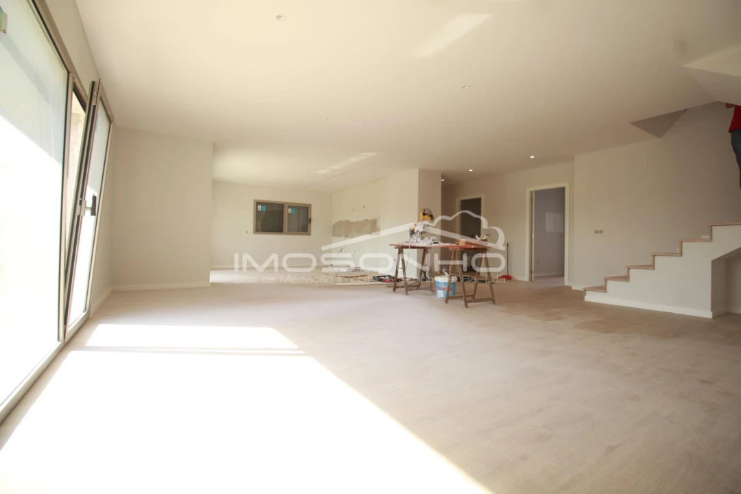 Moradia T4 para Venda em Batalha Foto 3