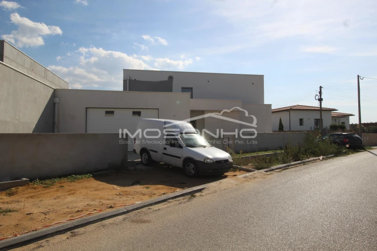 Moradia T4 para Venda em Batalha Foto 22