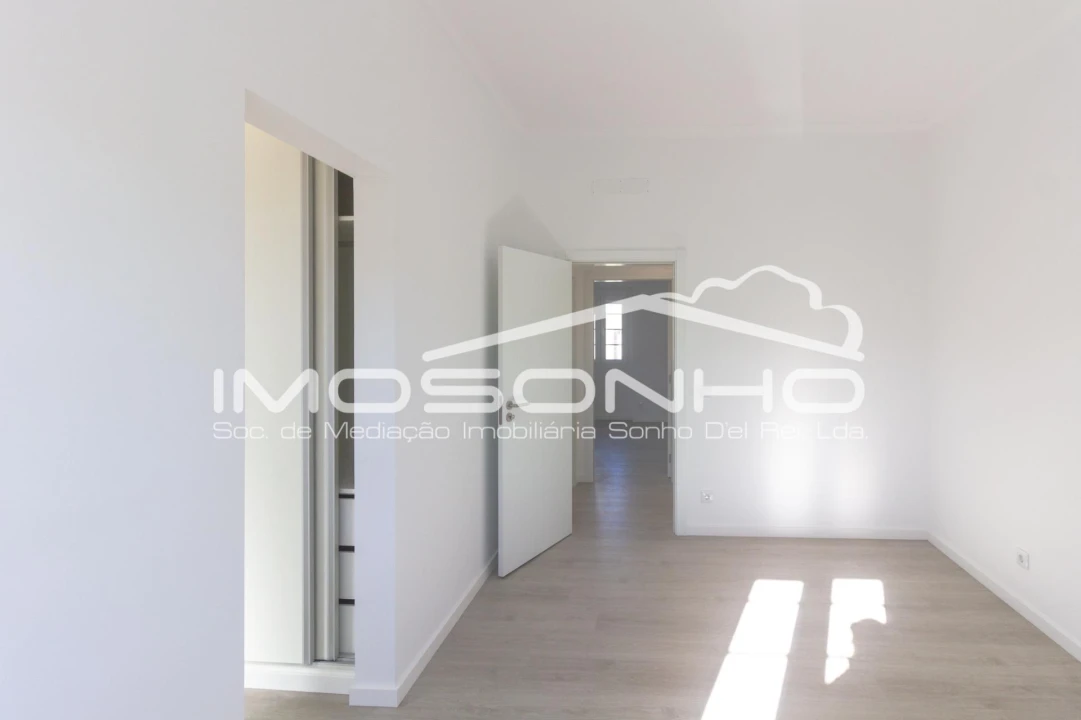 Moradia T5 para Venda em Valado dos Frades Foto 11