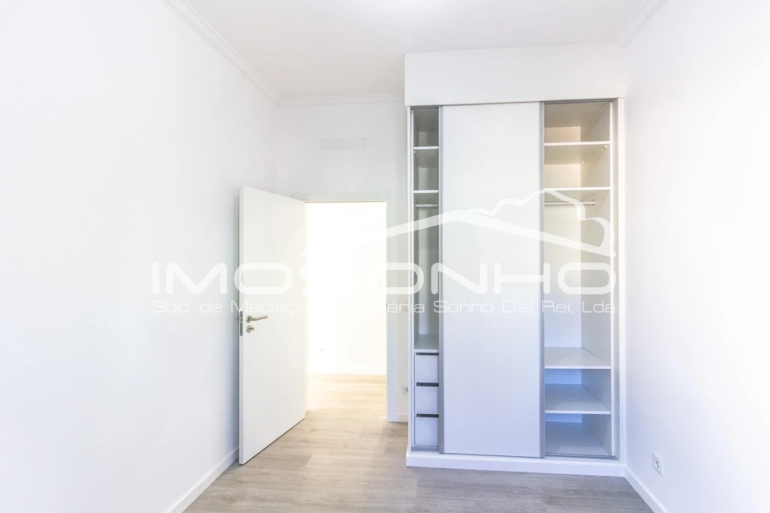 Moradia T5 para Venda em Valado dos Frades Foto 13