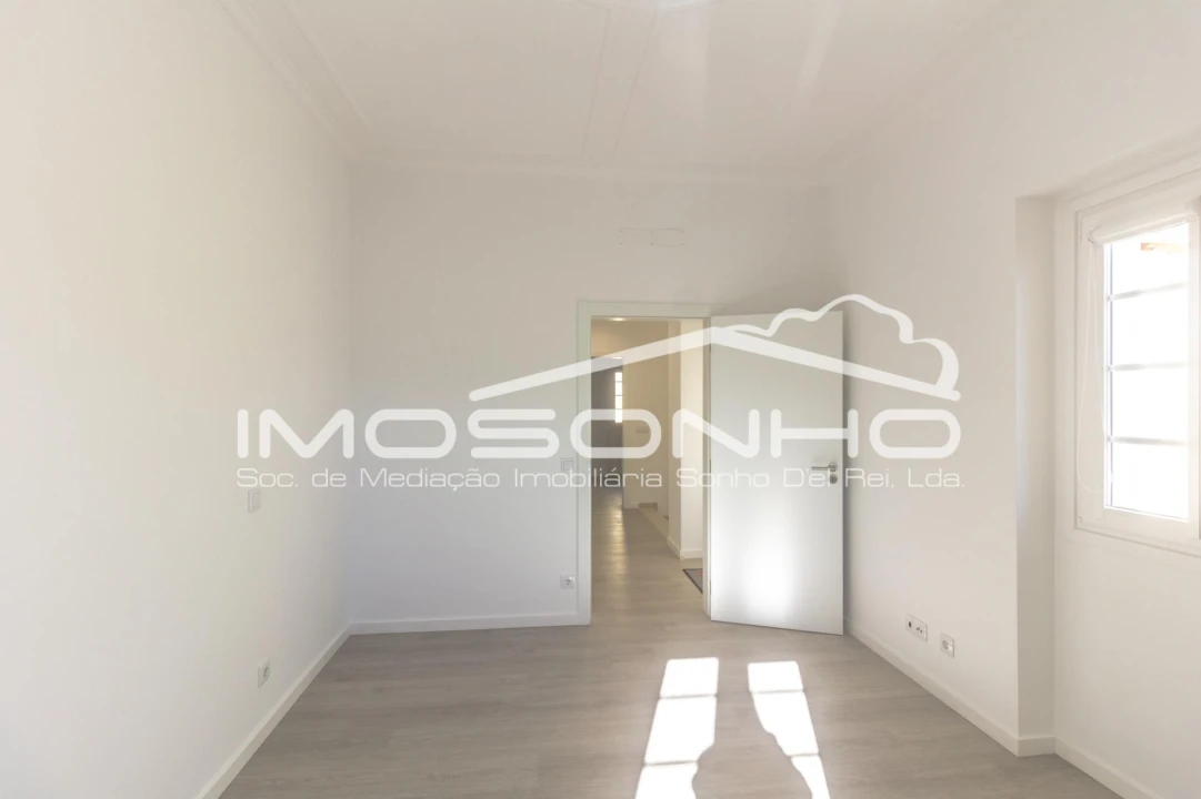 Moradia T5 para Venda em Valado dos Frades Foto 4