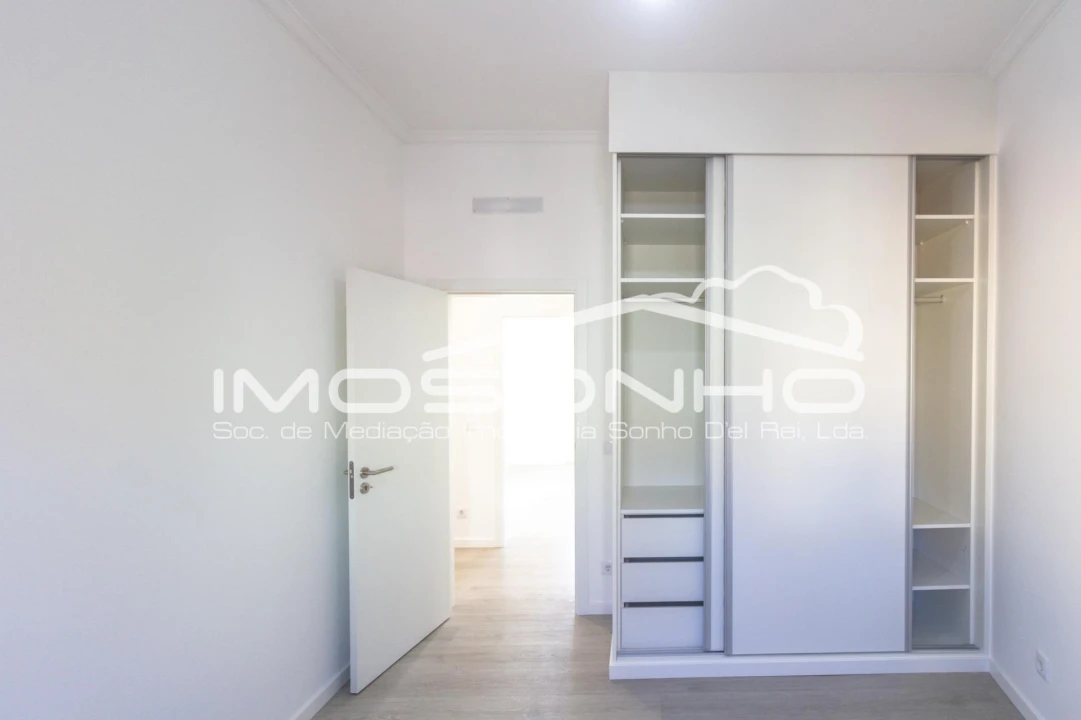 Moradia T5 para Venda em Valado dos Frades Foto 5