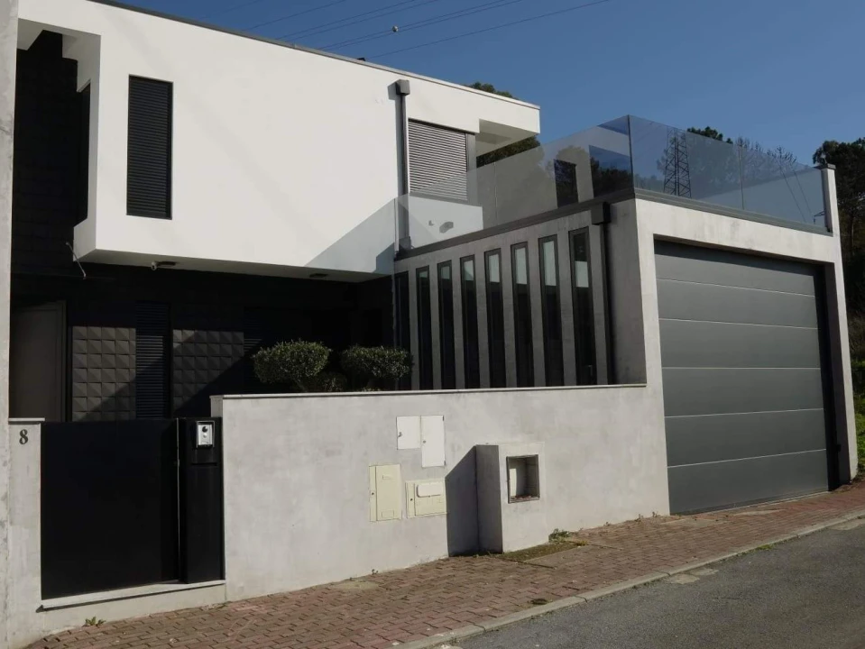 Moradia T4 para Venda em Palmeira Foto 1