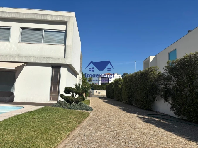 Moradia T3 para Venda em Arvore Foto 8