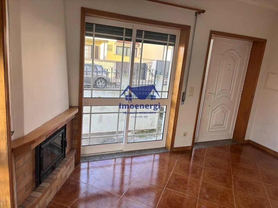 Moradia T3 para Venda em Guilhabreu Foto 2