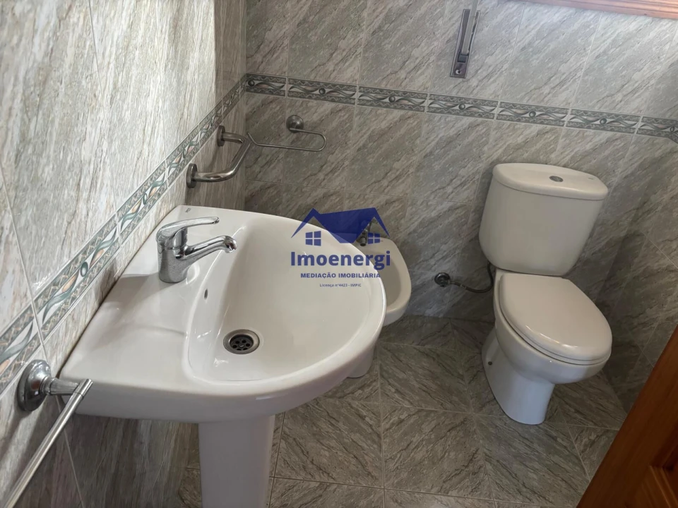 Moradia T3 para Venda em Guilhabreu Foto 4