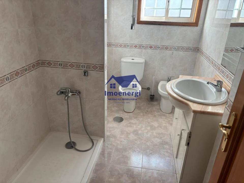 Moradia T3 para Venda em Guilhabreu Foto 7