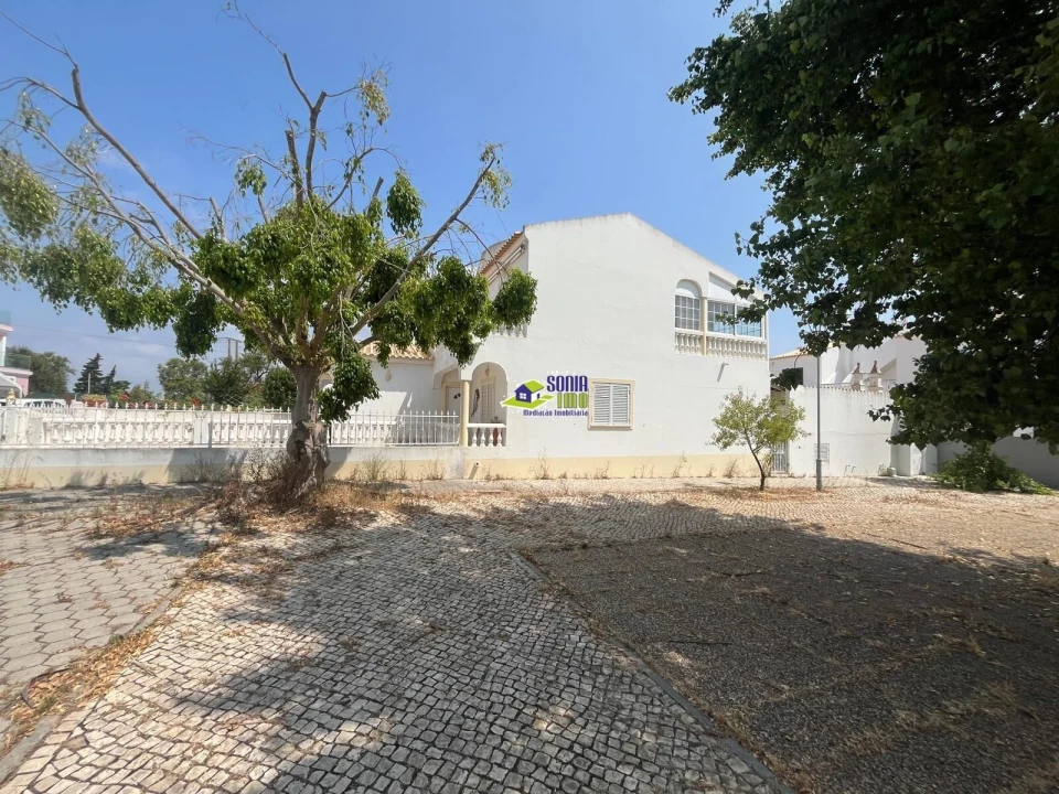 Moradia T3 para Venda em Armação de Pera Foto 2