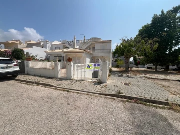 Moradia T3 para Venda em Armação de Pera